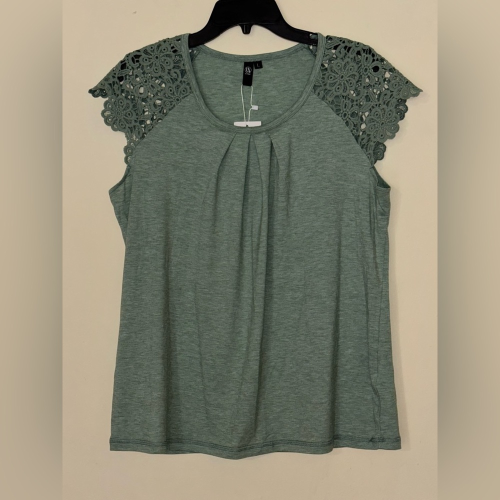Automet Green Women's Pleated Crew Neck Short Sleeve T-Shirt with Lace Detail